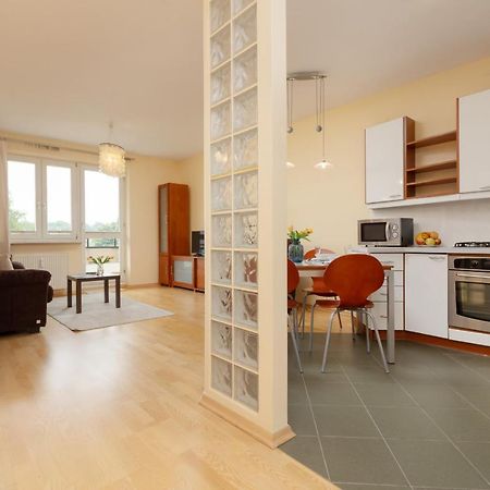 Spacious & Quiet 1 Bedroom Apartment In Pruszkow By Noclegi Renters Bagian luar foto