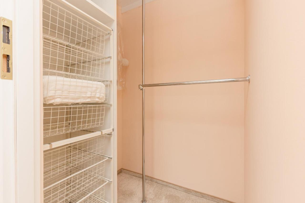 Spacious & Quiet 1 Bedroom Apartment In Pruszkow By Noclegi Renters Bagian luar foto
