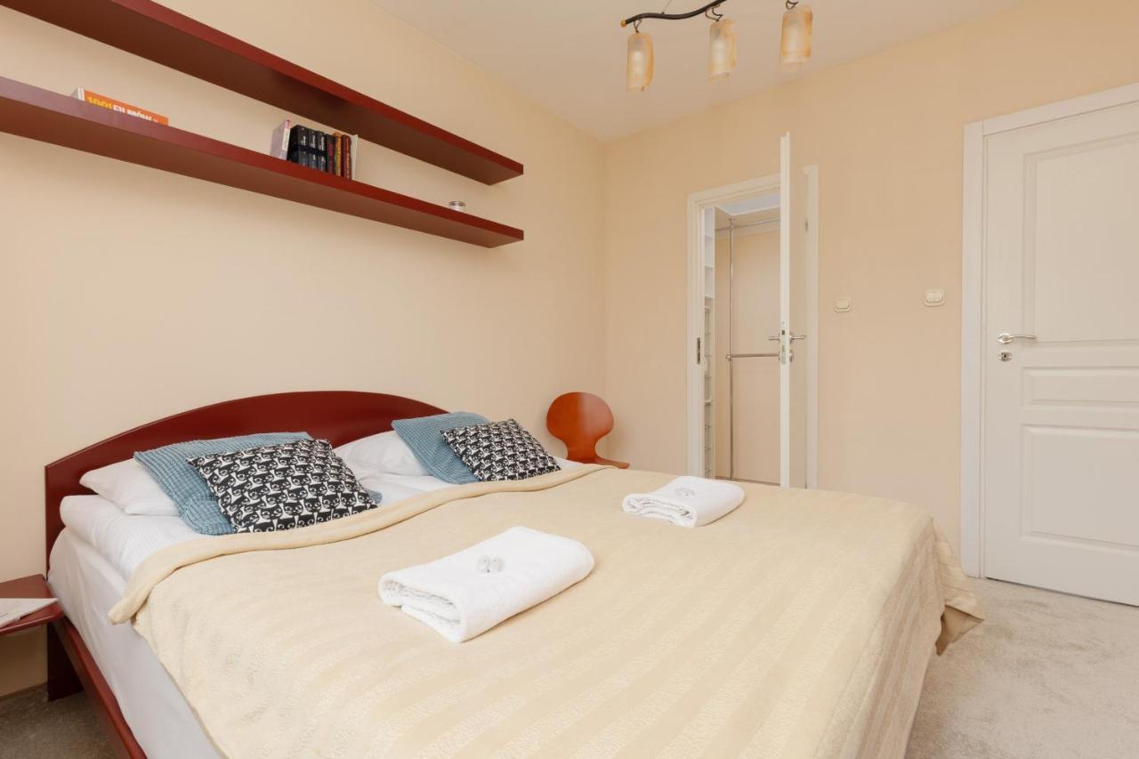Spacious & Quiet 1 Bedroom Apartment In Pruszkow By Noclegi Renters Bagian luar foto